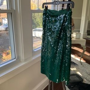 J CREW Sequins Skirt in Holiday Green.  Size 2 hits below the knee.   Runs large